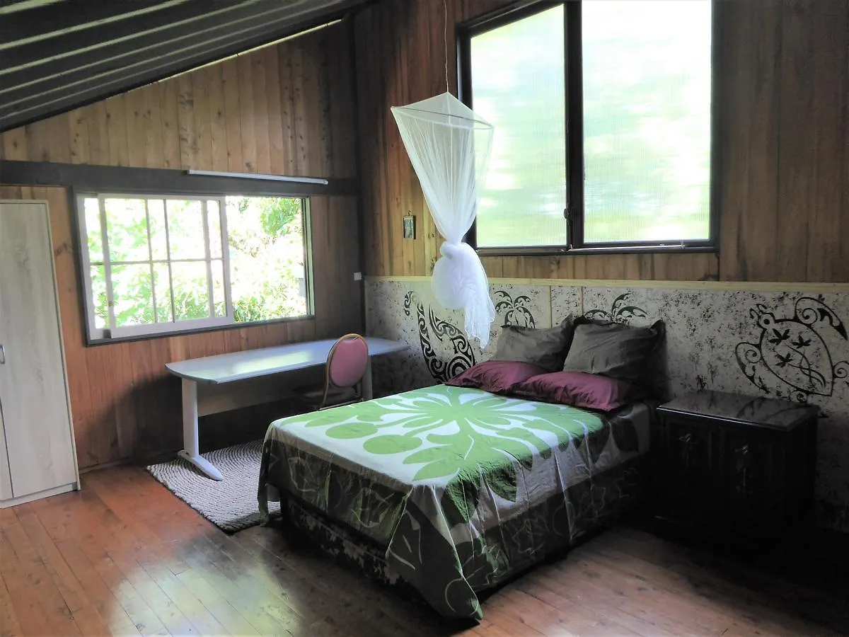 Comfortable Maison Papetoai Vakantiehuis